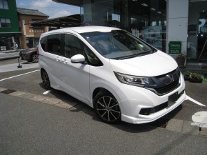 綺麗なフリード入荷しました。