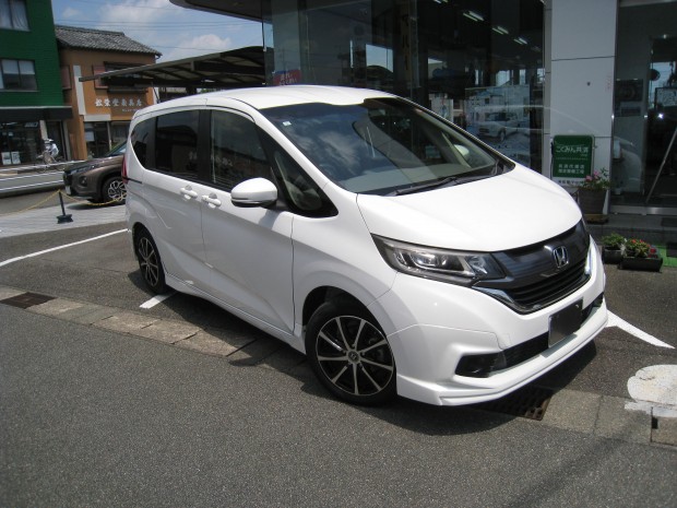 綺麗なフリード入荷しました。