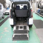緩やかな傾斜で介助者にも負担なく乗車できます。