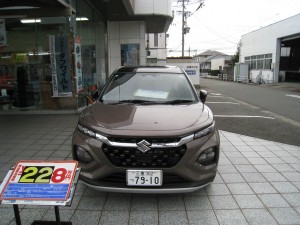 クーペスタイルSUV　カコイイです。