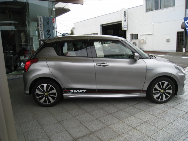 ピカピカのシルバーメタリック！！