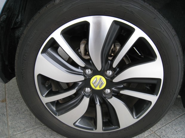 たいやの溝は７．５山　ひび割れもありません！！