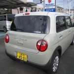 後ろ姿も個性的です。