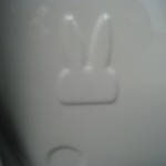 外から見えないサイドフレームにもウサギがプレスされてまるでディズニーランドのミッキーのような見つける楽しさがあります