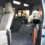 広い室内　車いす縦列２台