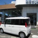 パールホワイト フルホイルキャップ付きで乗用車仕様です。